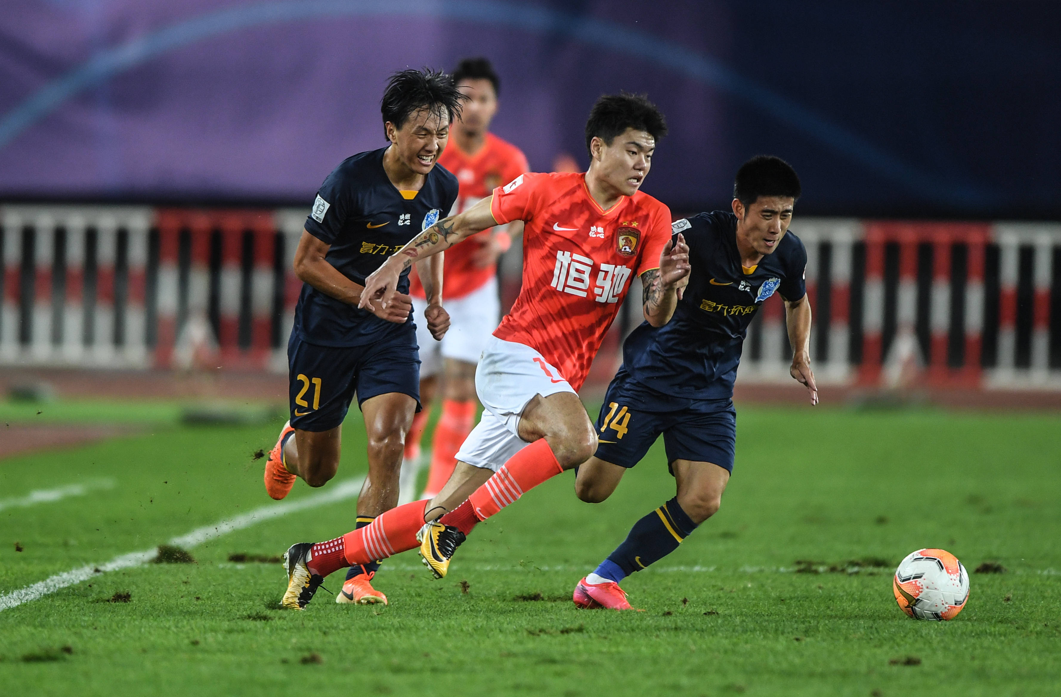 限于财务困 限于财务困